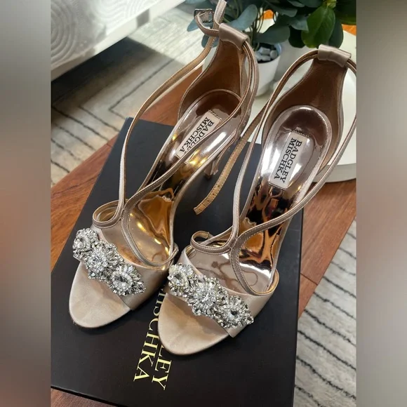 Badgley Mischka - Size 9- Like New - Nude color - Picture 3 of 4
